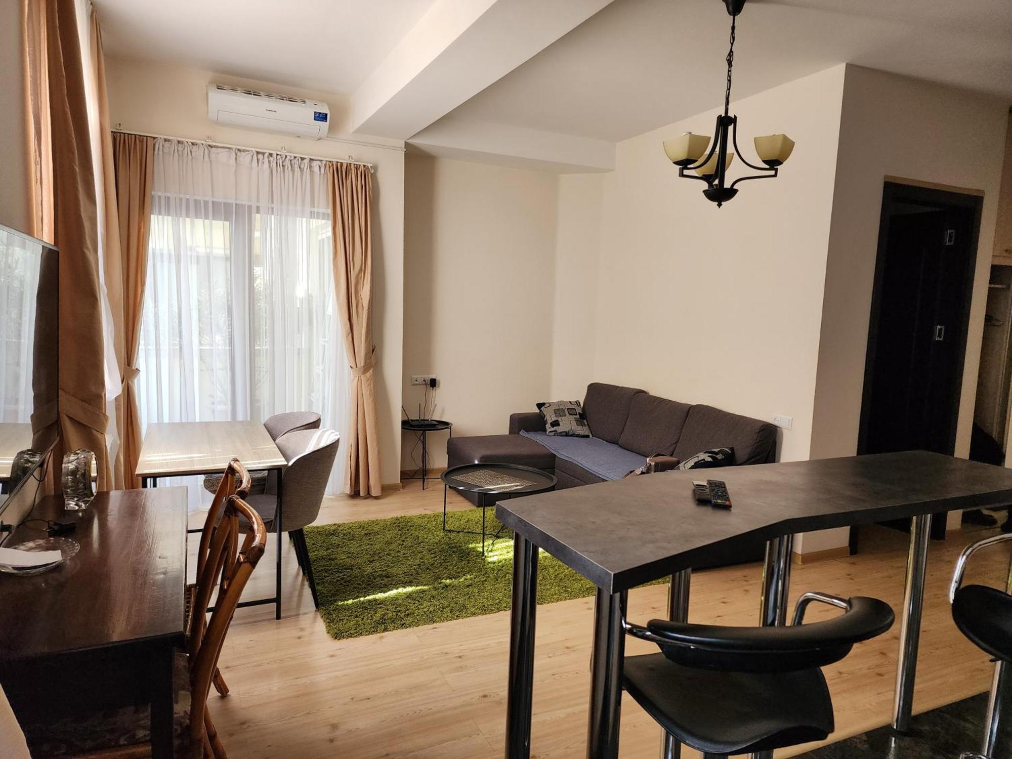 Vake-Saburtalo Hillside Apartment Tbilisi ภายนอก รูปภาพ