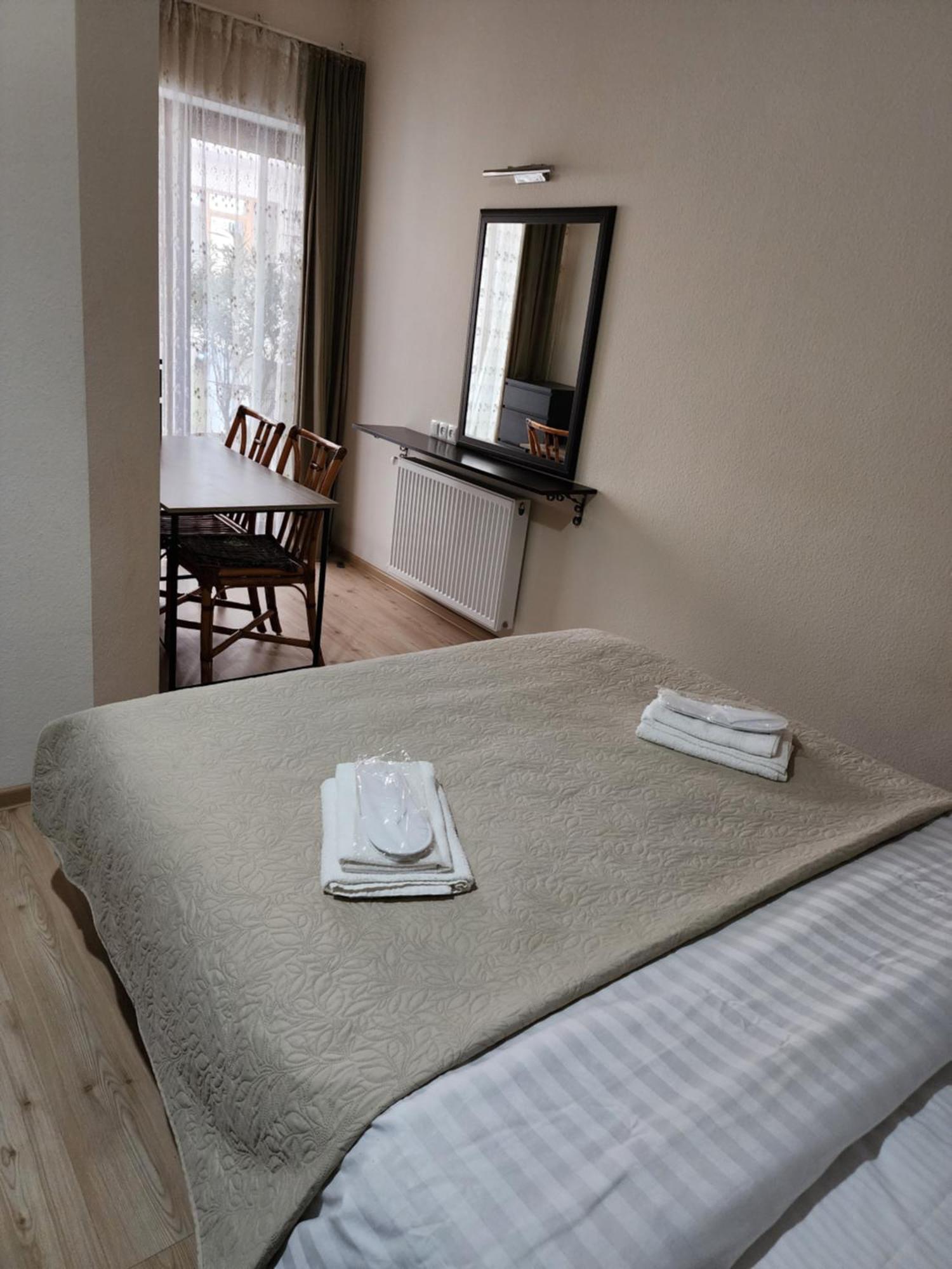Vake-Saburtalo Hillside Apartment Tbilisi ภายนอก รูปภาพ